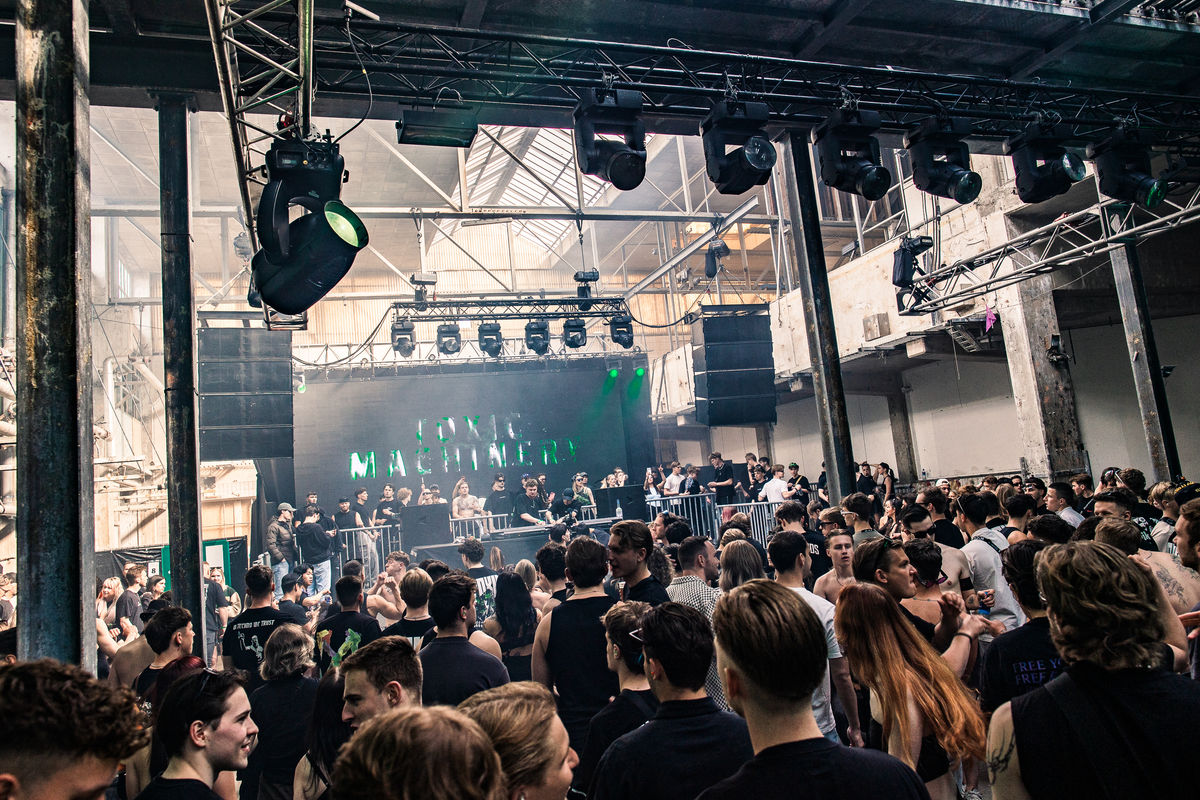 Loading... just a sec